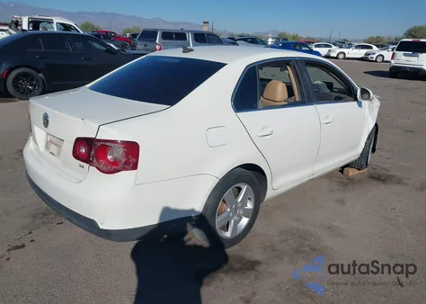 2008 Volkswagen Jetta Se/Sel from USA, damaged, VIN 3VWRM71K68M037290